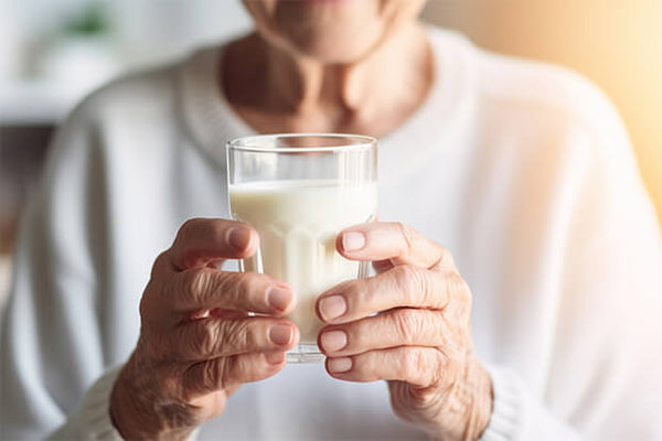 Conheça 4 benefícios do cálcio para a saúde dos idosos